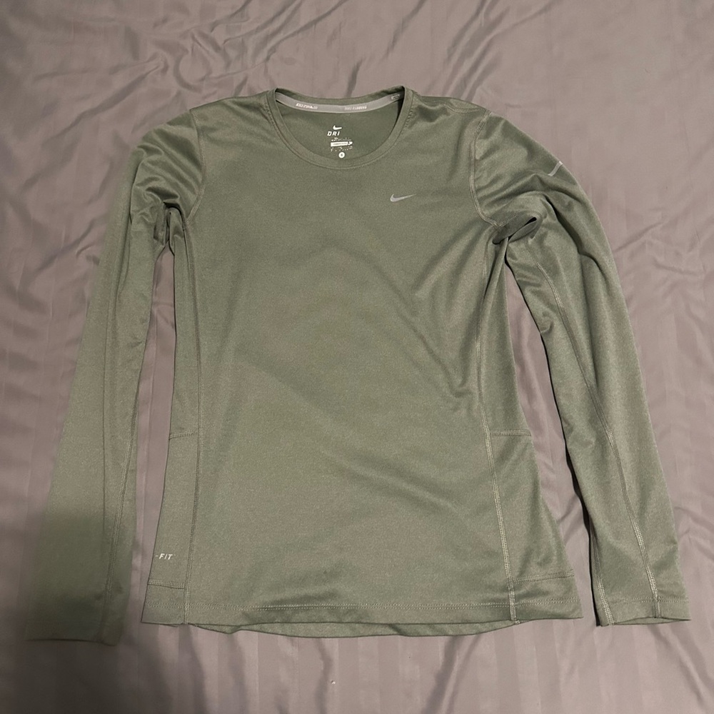 GREY NIKE athletic long sleeve tee